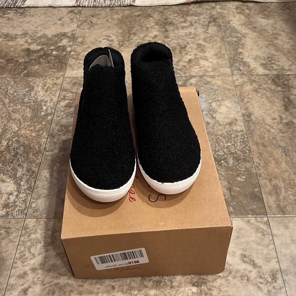 Coconuts- Harlan Black Teddy 7.5 (NEVER WORN) - Picture 2 of 4